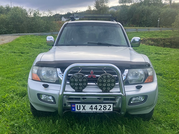 Mitsubishi Pajero 11 of 15