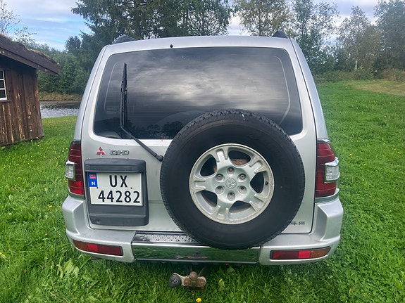 Mitsubishi Pajero 7 of 15