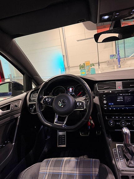 Volkswagen Golf VII 5 of 9