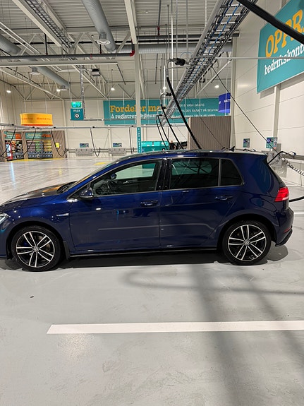 Volkswagen Golf VII 4 of 9