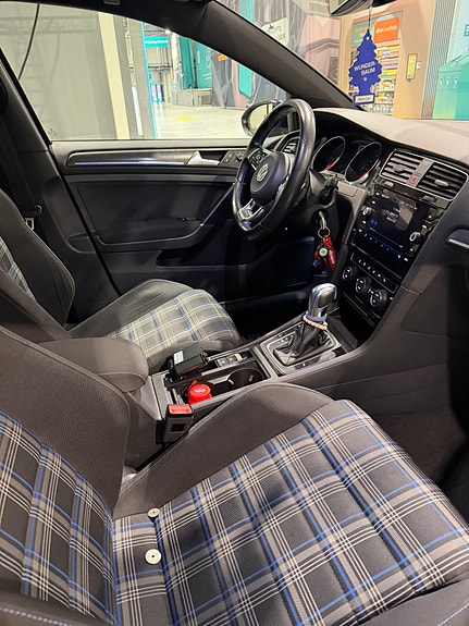 Volkswagen Golf VII 8 of 9
