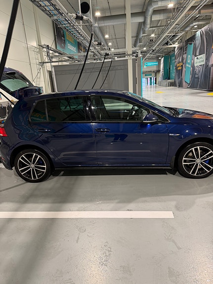 Volkswagen Golf VII 2 of 9