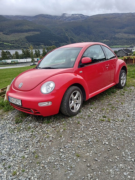 Volkswagen New Beetle 11 of 15