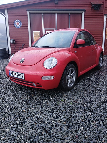 Volkswagen New Beetle 2 of 15