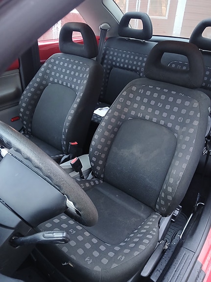 Volkswagen New Beetle 9 of 15