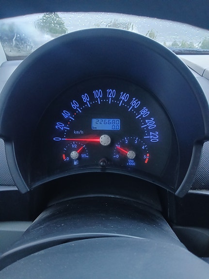 Volkswagen New Beetle 10 of 15