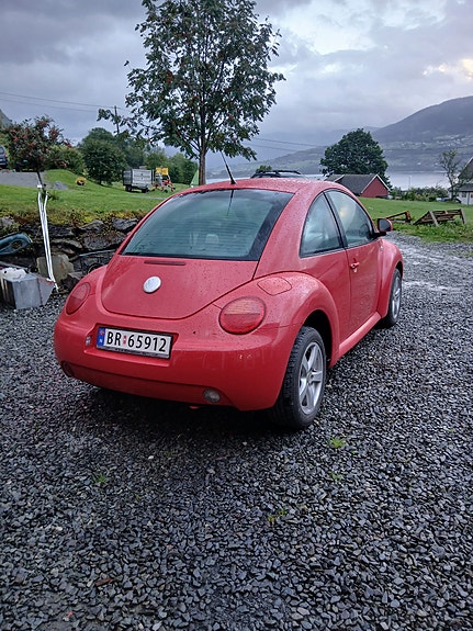 Volkswagen New Beetle 3 of 15