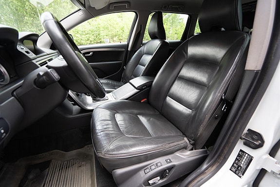 Volvo XC70 10 of 30