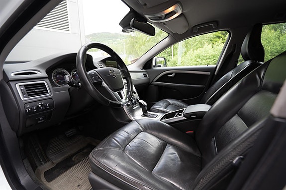 Volvo XC70 14 of 30