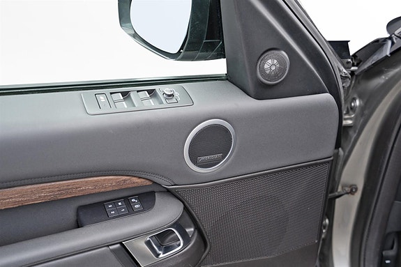 Land Rover Discovery 13 of 30