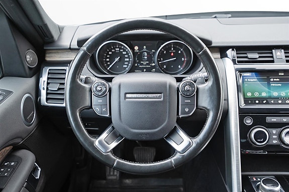 Land Rover Discovery 15 of 30