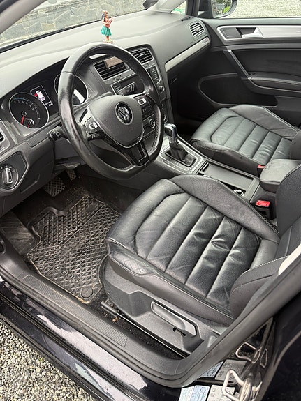 Volkswagen e-Golf VII 5 of 8