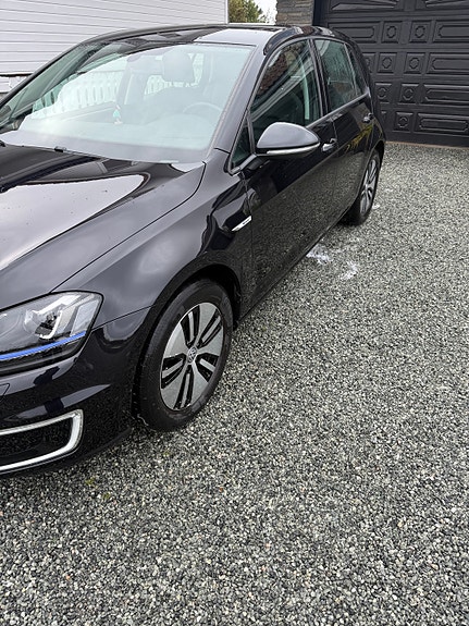 Volkswagen e-Golf VII 4 of 8