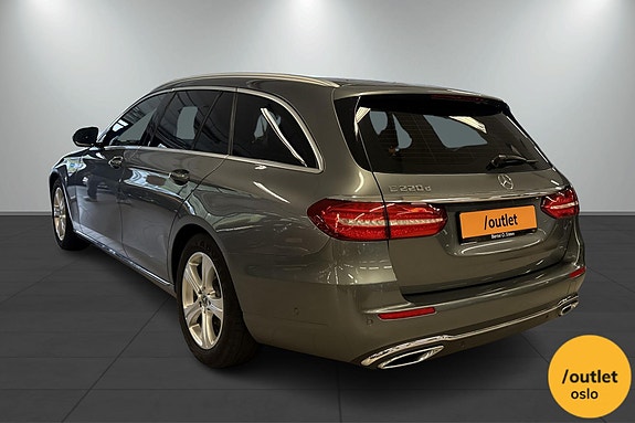 Mercedes-Benz E220 3 of 30