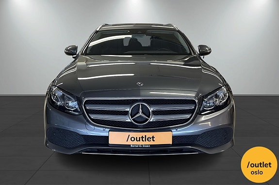 Mercedes-Benz E220 12 of 30