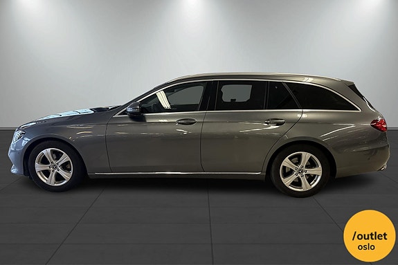 Mercedes-Benz E220 2 of 30