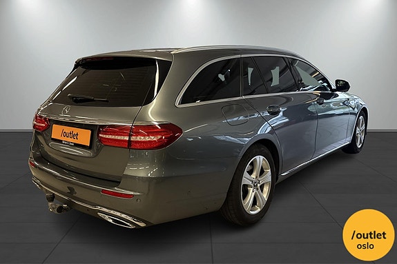 Mercedes-Benz E220 9 of 30