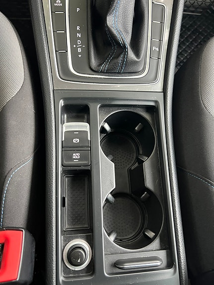 Volkswagen e-Golf VII 4 of 17