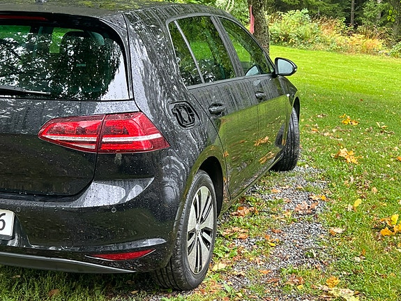 Volkswagen e-Golf VII 8 of 17