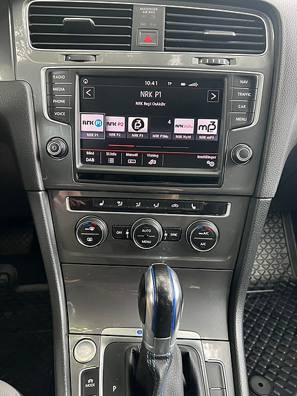 Volkswagen e-Golf VII 3 of 17