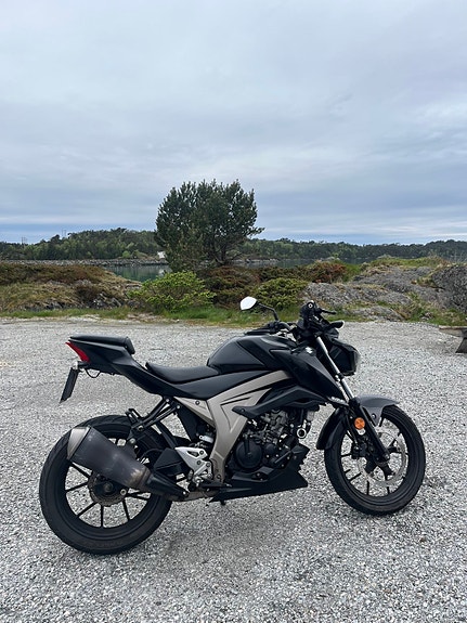 Suzuki GSX-S 125 2 of 6