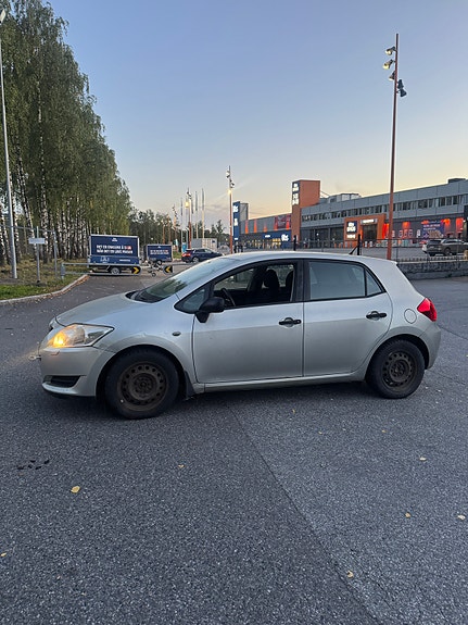 Toyota Auris 6 of 10