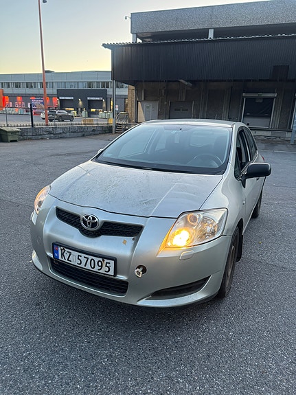 Toyota Auris 2 of 10