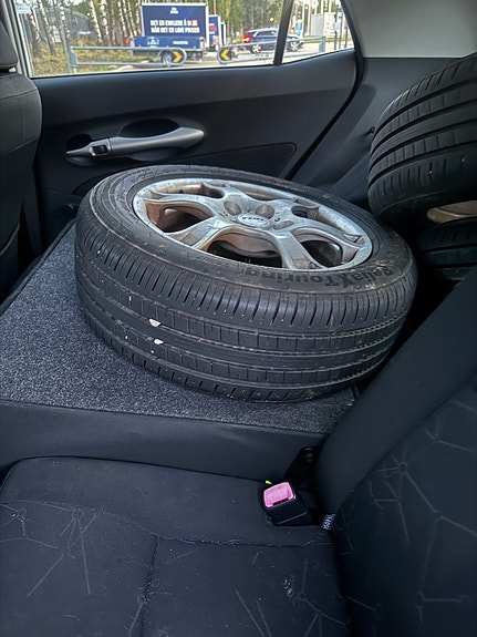 Toyota Auris 10 of 10