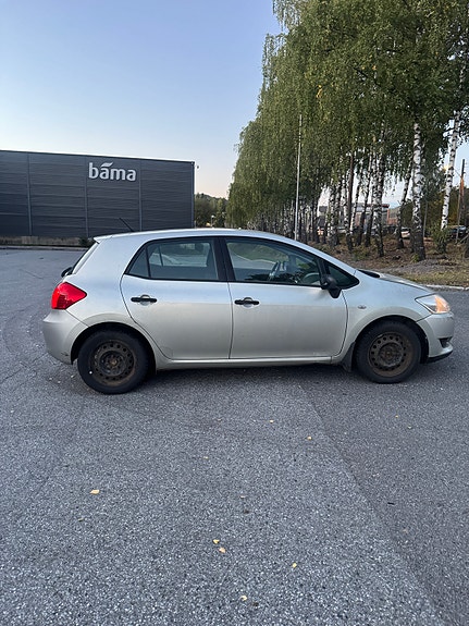 Toyota Auris 4 of 10