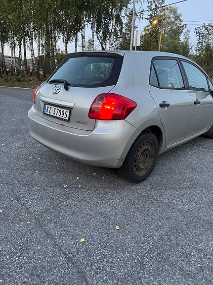 Toyota Auris 5 of 10