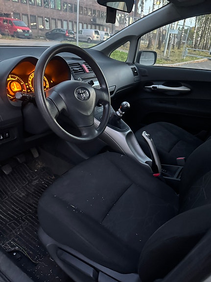 Toyota Auris 8 of 10