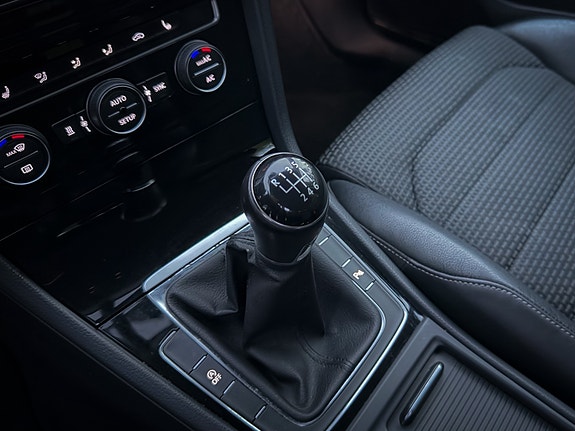 Volkswagen Golf VII 16 of 21