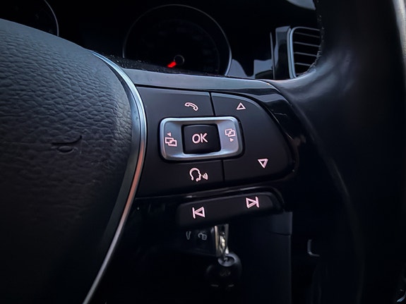 Volkswagen Golf VII 13 of 21