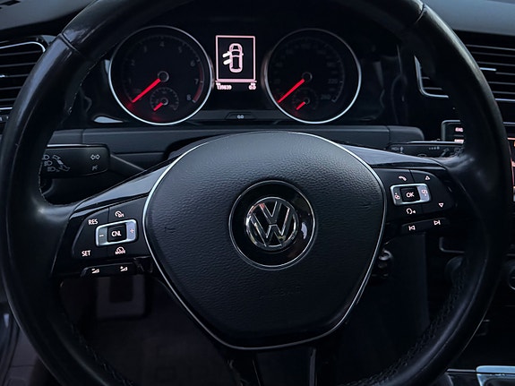 Volkswagen Golf VII 11 of 21