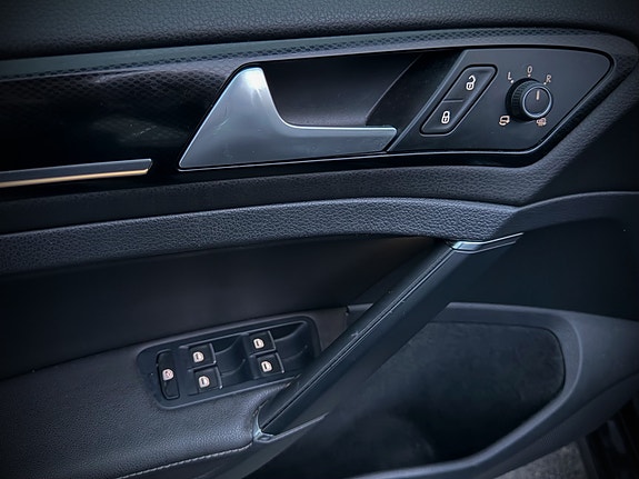 Volkswagen Golf VII 17 of 21