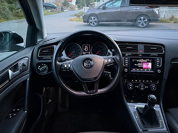 Volkswagen Golf VII 10 of 21