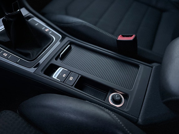 Volkswagen Golf VII 18 of 21