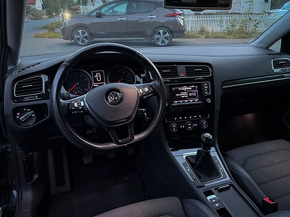 Volkswagen Golf VII 9 of 21