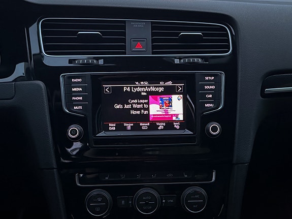 Volkswagen Golf VII 14 of 21