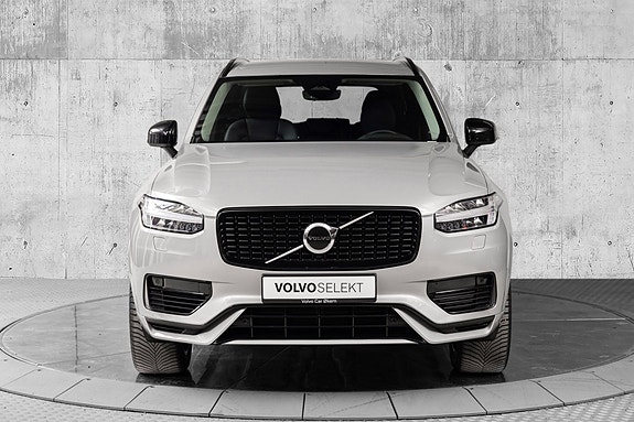 Volvo XC90 2 of 30