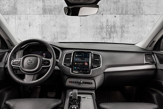 Volvo XC90 16 of 30