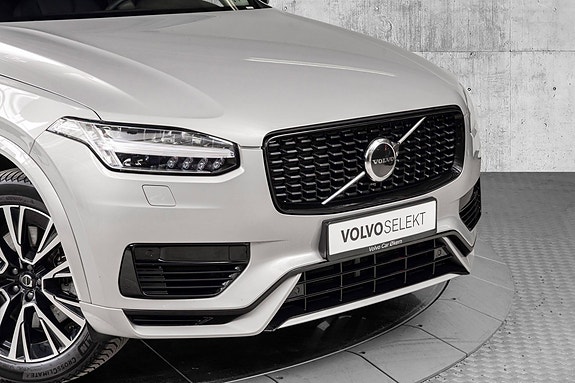 Volvo XC90 3 of 30