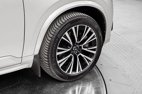Volvo XC90 9 of 30