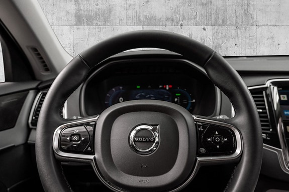 Volvo XC90 18 of 30
