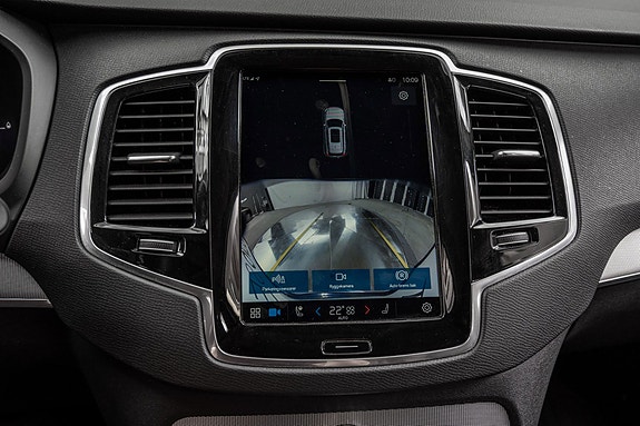 Volvo XC90 25 of 30