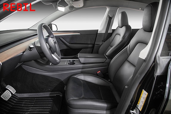 Tesla Model Y 8 of 27