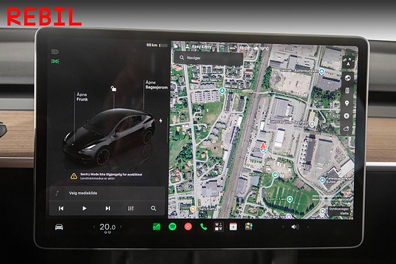 Tesla Model Y 15 of 27