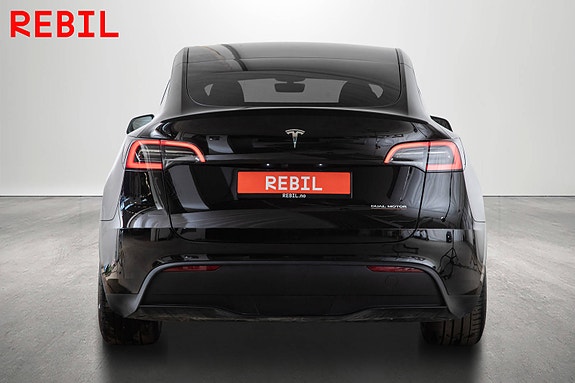 Tesla Model Y 6 of 27