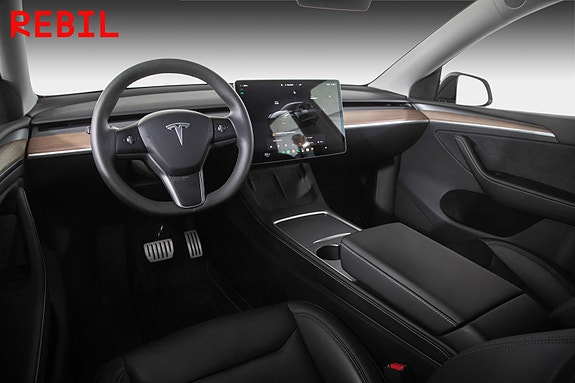 Tesla Model Y 9 of 27
