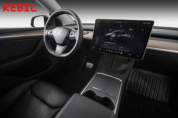 Tesla Model Y 14 of 27